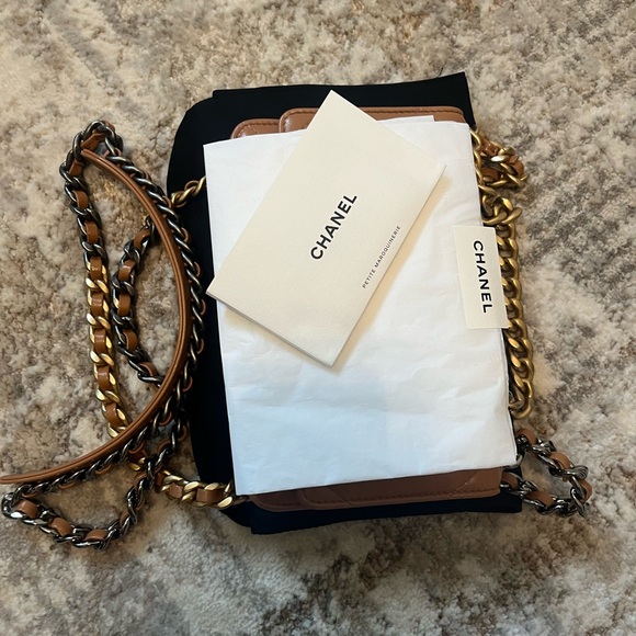 Chanel 19 WOC in Caramel Lambskin - Picture 8 of 13